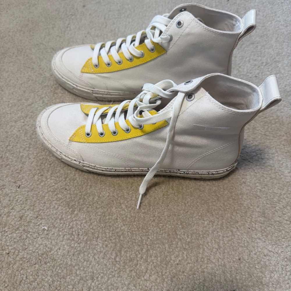 NWOT men’s Diesel canvas shoes